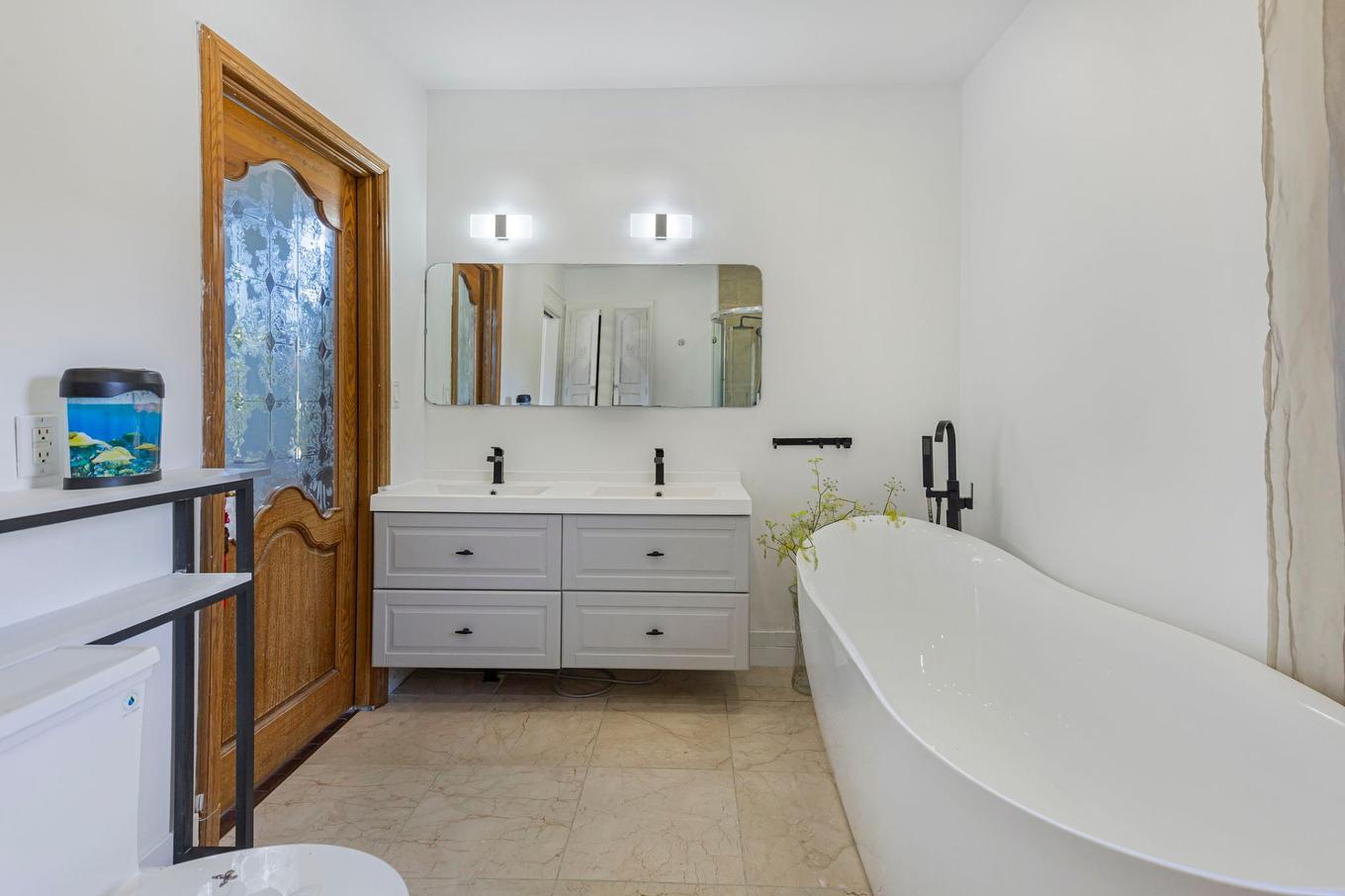 Bathroom - 575 Ch. Rockland, Mont-Royal, QC - Indoor Photo Showing Bathroom