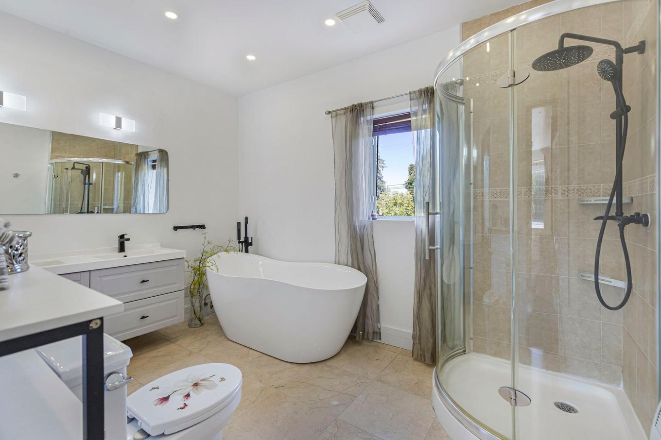 Bathroom - 575 Ch. Rockland, Mont-Royal, QC - Indoor Photo Showing Bathroom