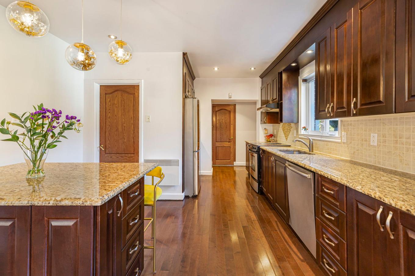Kitchen - 575 Ch. Rockland, Mont-Royal, QC - Indoor Photo Showing Kitchen