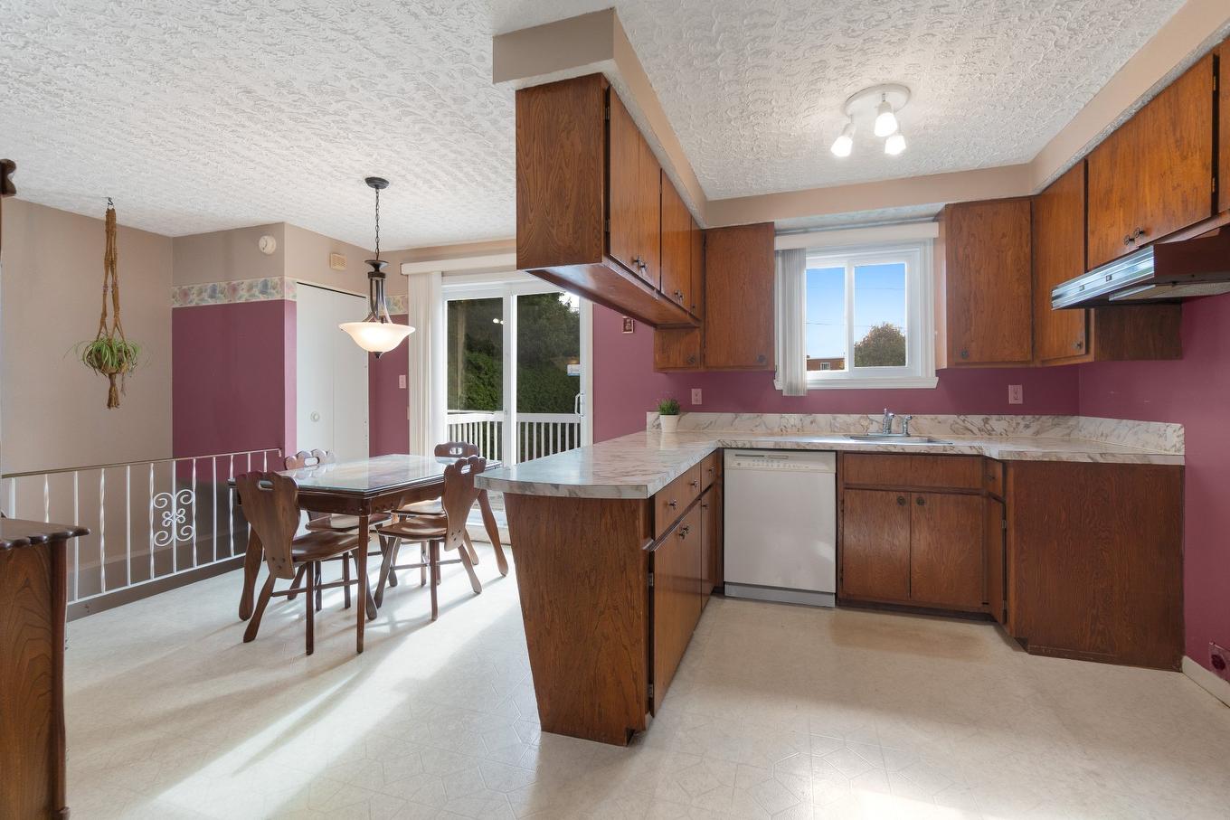 Vue d'ensemble - 1155 Rue Langevin, Sherbrooke (Fleurimont), QC - Indoor Photo Showing Kitchen