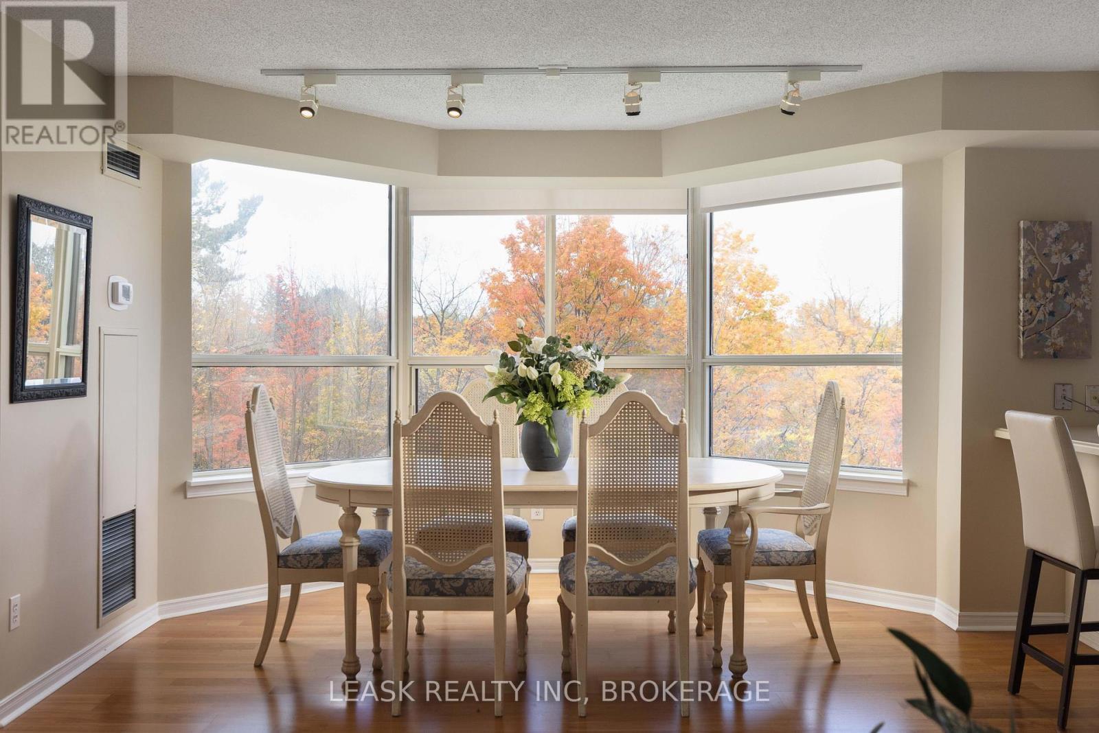 Peaceful tree-lined setting on the 3rd floor. - 303 - 3 Towering Heights Boulevard, St. Catharines (Glendale/Glenridge), ON - Indoor Photo Showing Dining Room