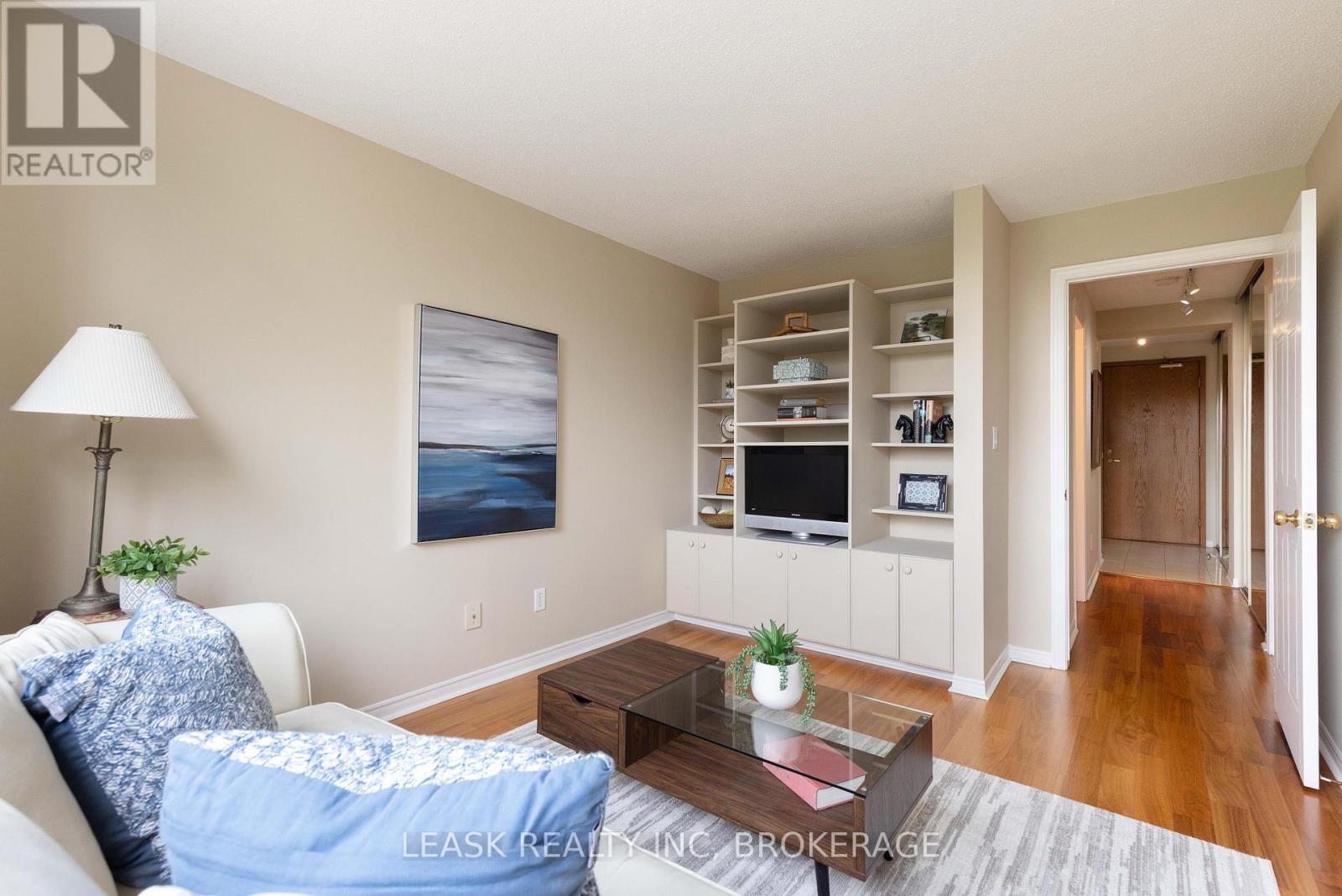 Host overnight guests or create a den/office space - 303 - 3 Towering Heights Boulevard, St. Catharines (Glendale/Glenridge), ON - Indoor