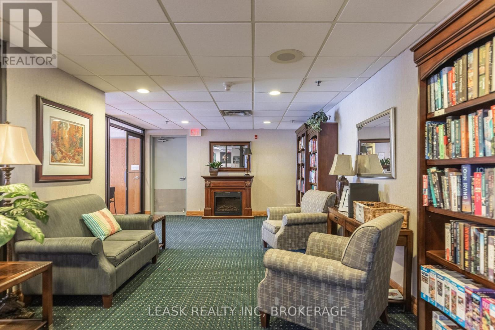 Find a quiet retreat among good books. - 303 - 3 Towering Heights Boulevard, St. Catharines (Glendale/Glenridge), ON - Indoor