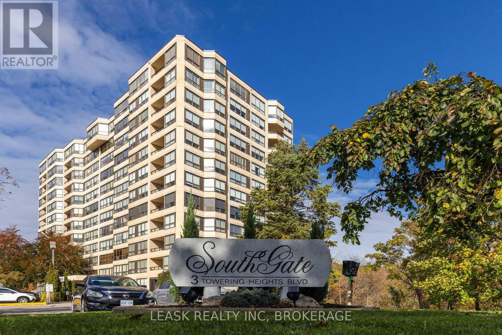 Nestled in nature at end of Boulevard. - 303 - 3 Towering Heights Boulevard, St. Catharines (Glendale/Glenridge), ON - Outdoor With Facade