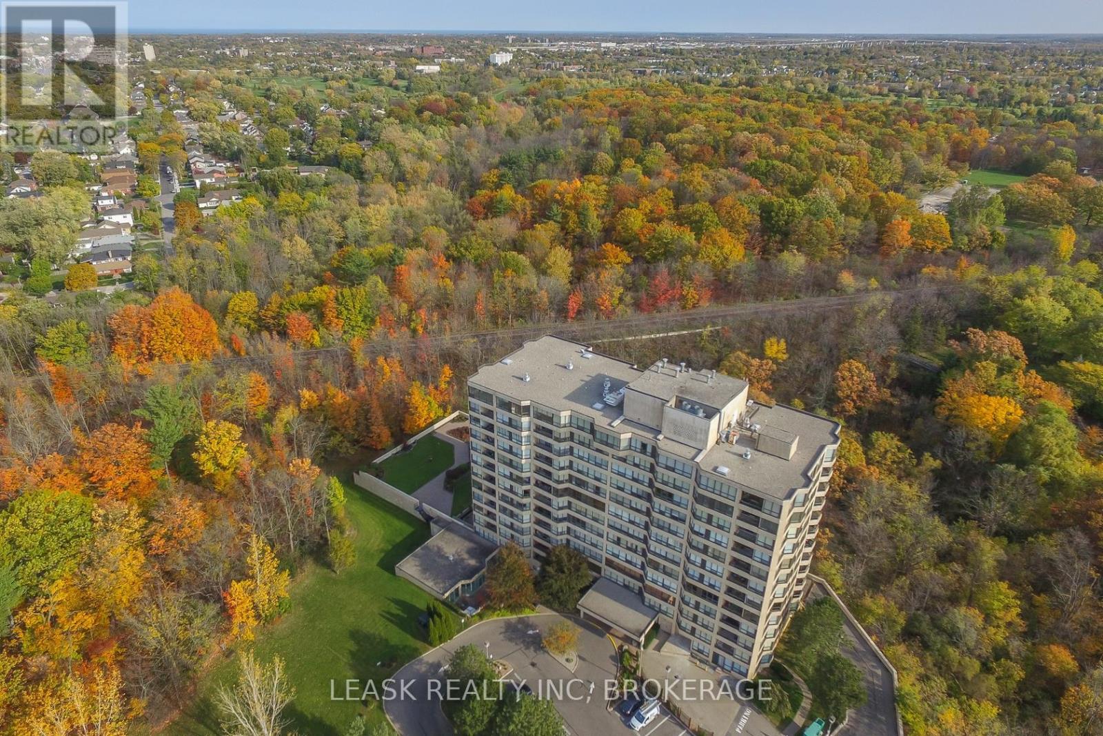 Exceptional location framed by natural beauty. - 303 - 3 Towering Heights Boulevard, St. Catharines (Glendale/Glenridge), ON - Outdoor With View