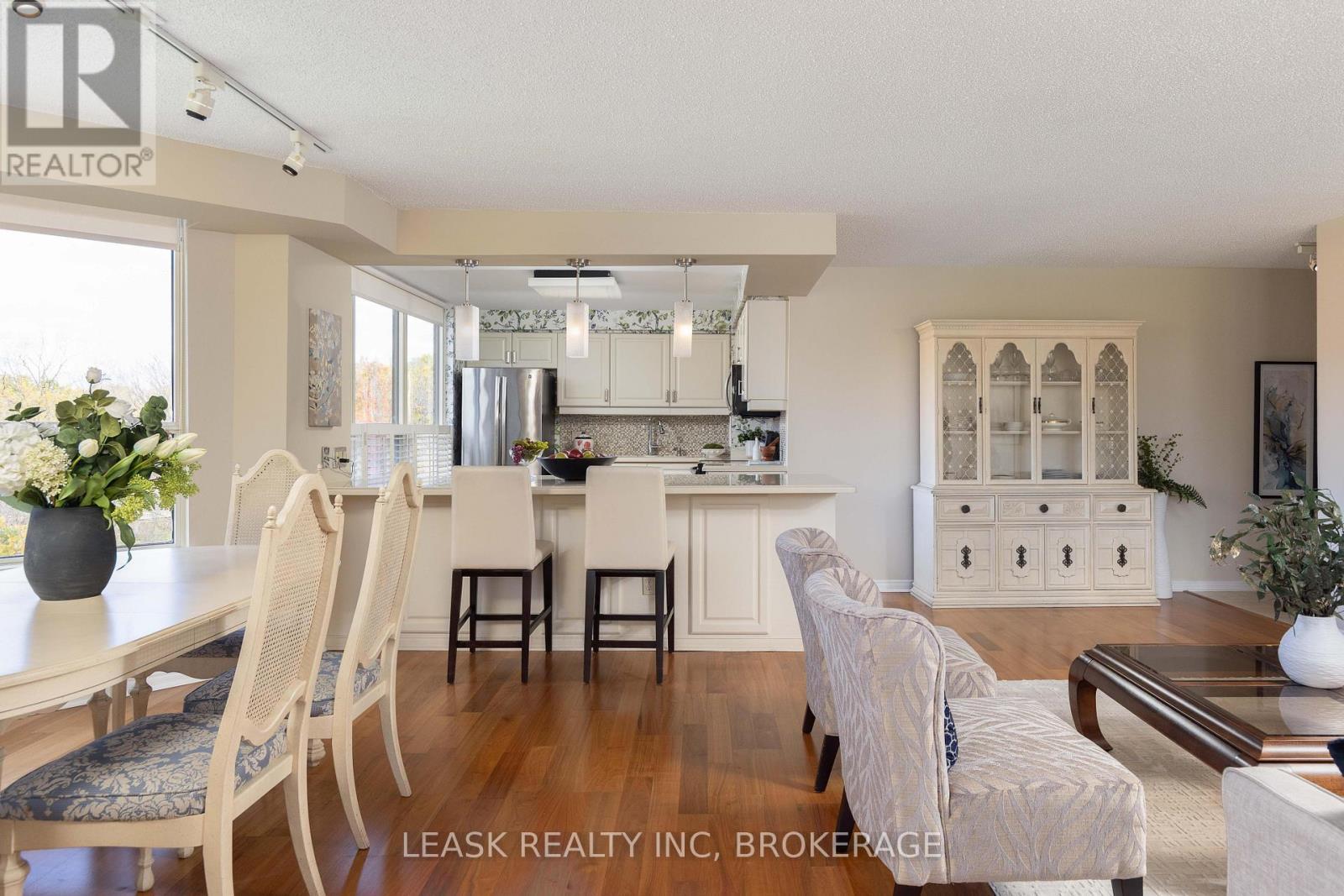 Spacious and comfortable. - 303 - 3 Towering Heights Boulevard, St. Catharines (Glendale/Glenridge), ON - Indoor Photo Showing Other Room