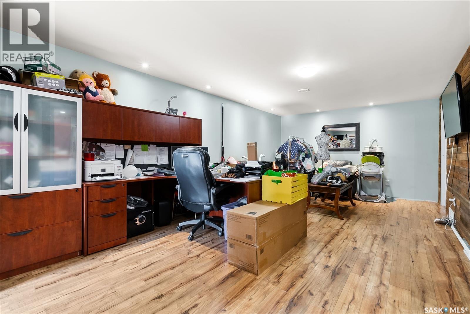 421 2Nd Avenue, Odessa, SK - Indoor