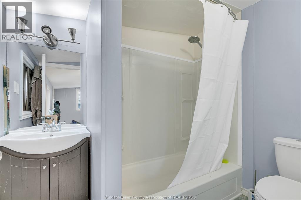 1342 Drouillard, Windsor, ON - Indoor Photo Showing Bathroom