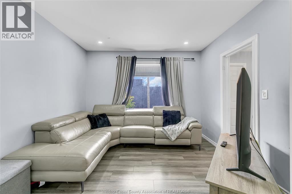1342 Drouillard, Windsor, ON - Indoor Photo Showing Living Room