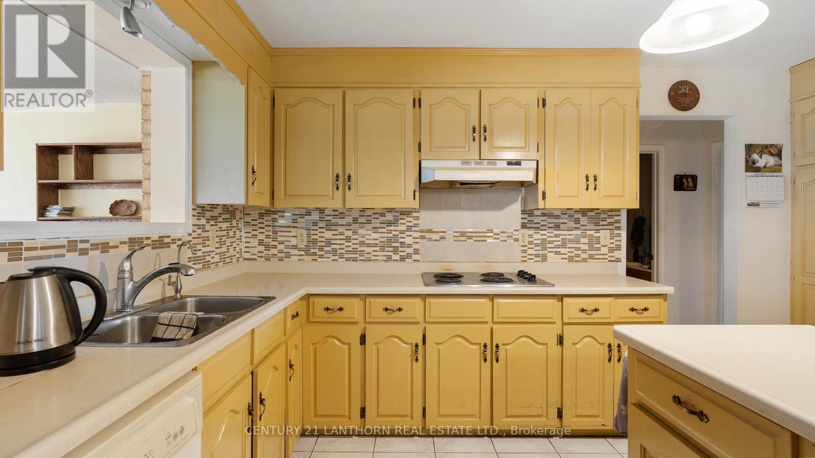 5073 Highway 62 Highway S, Prince Edward County (Ameliasburg Ward), ON - Indoor Photo Showing Kitchen With Double Sink