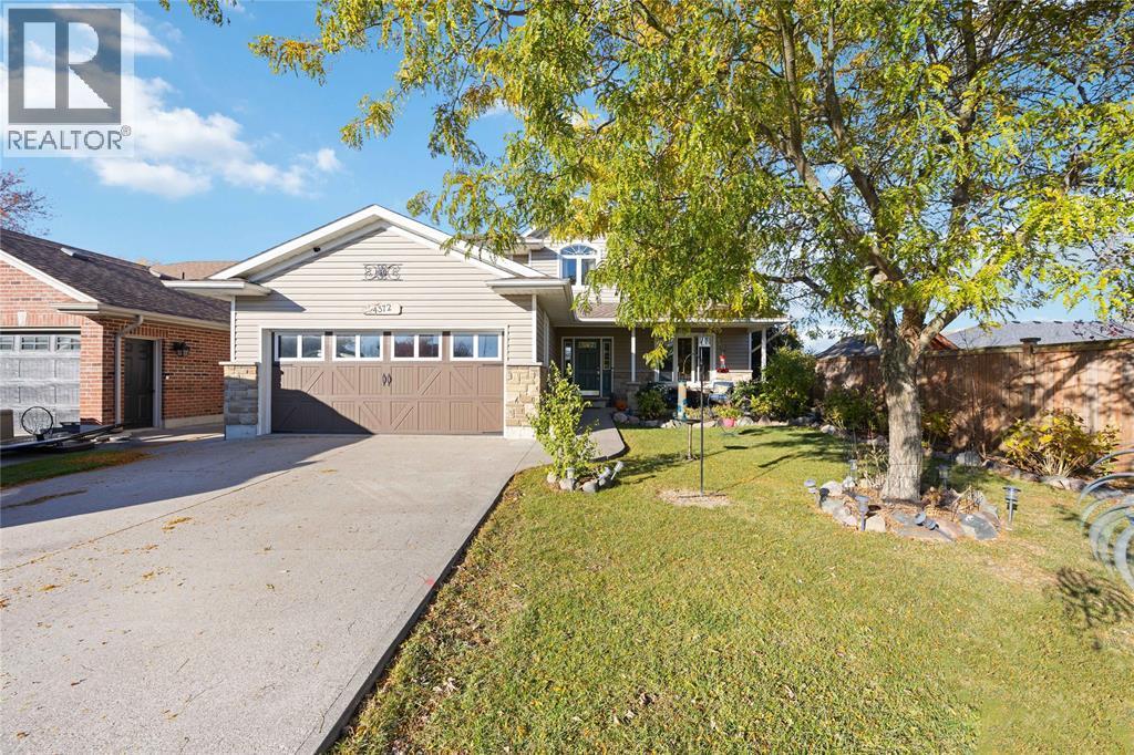 4372 Sixth Street, Petrolia, ON - Outdoor