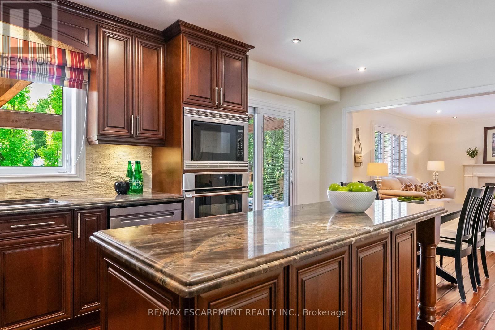 2421 Susquehanna Court, Oakville, ON - Indoor Photo Showing Kitchen