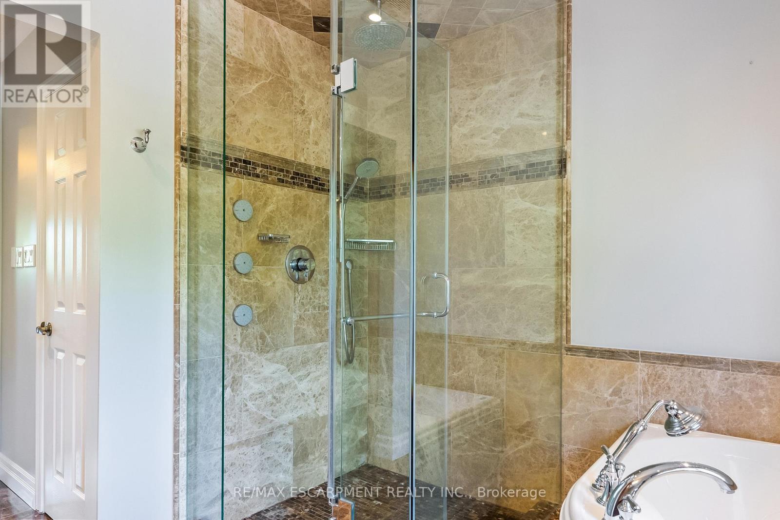 2421 Susquehanna Court, Oakville, ON - Indoor Photo Showing Bathroom