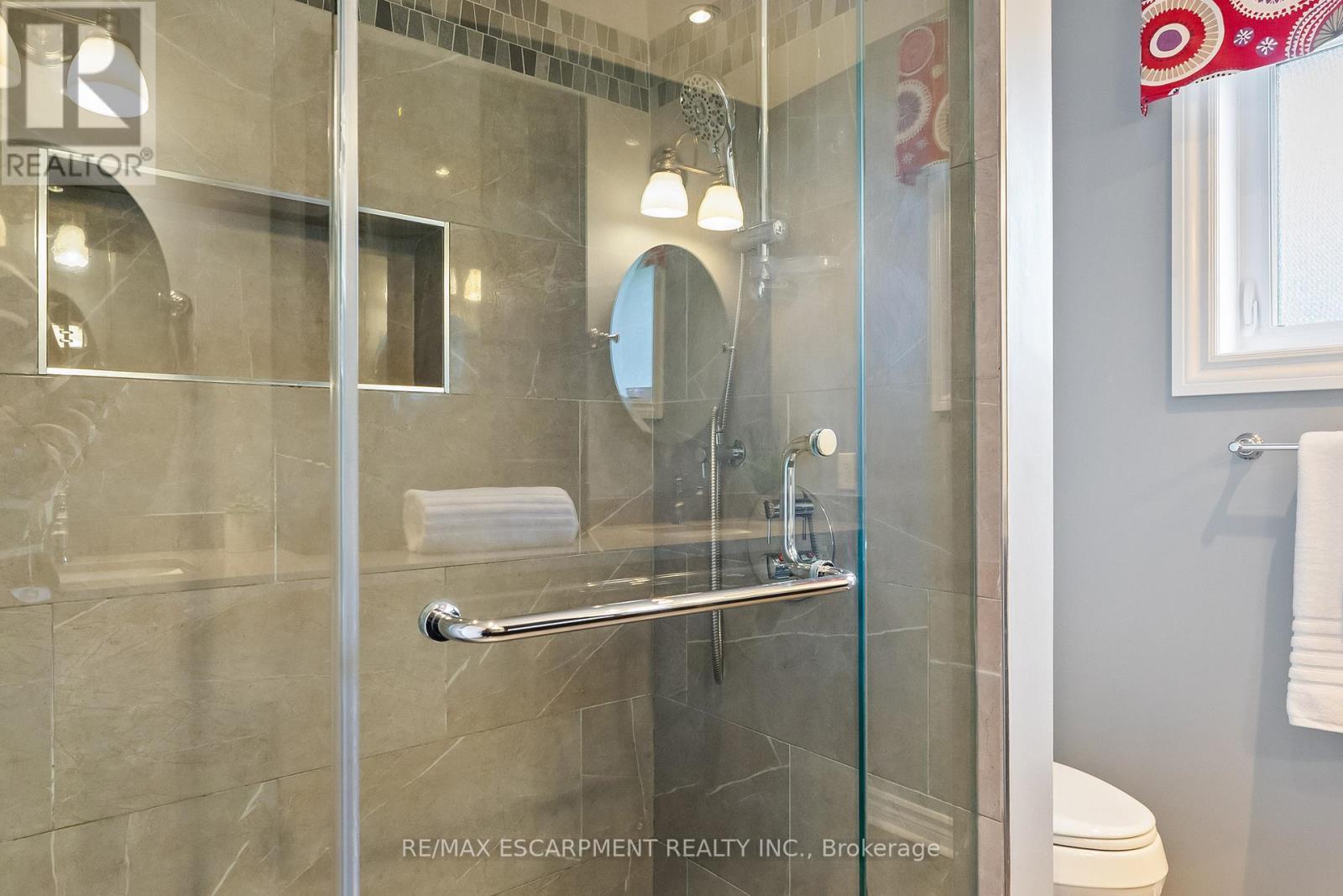 2421 Susquehanna Court, Oakville, ON - Indoor Photo Showing Bathroom