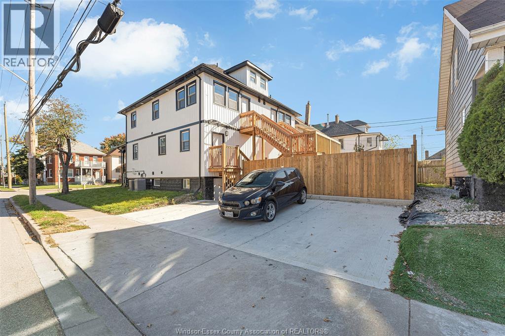 409 Hall Unit# B, Windsor, ON - Outdoor