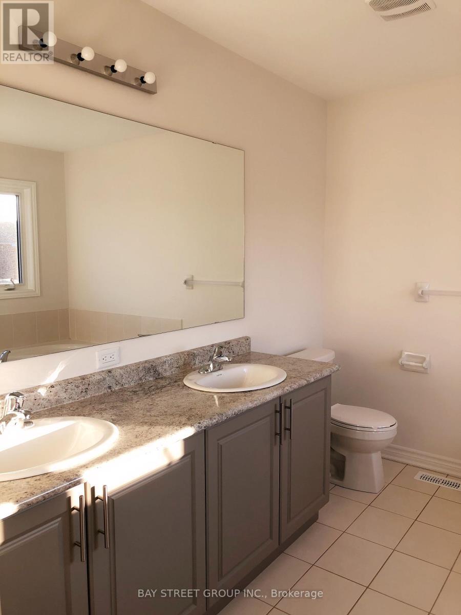27 Palace Street, Thorold, ON - Indoor Photo Showing Bathroom