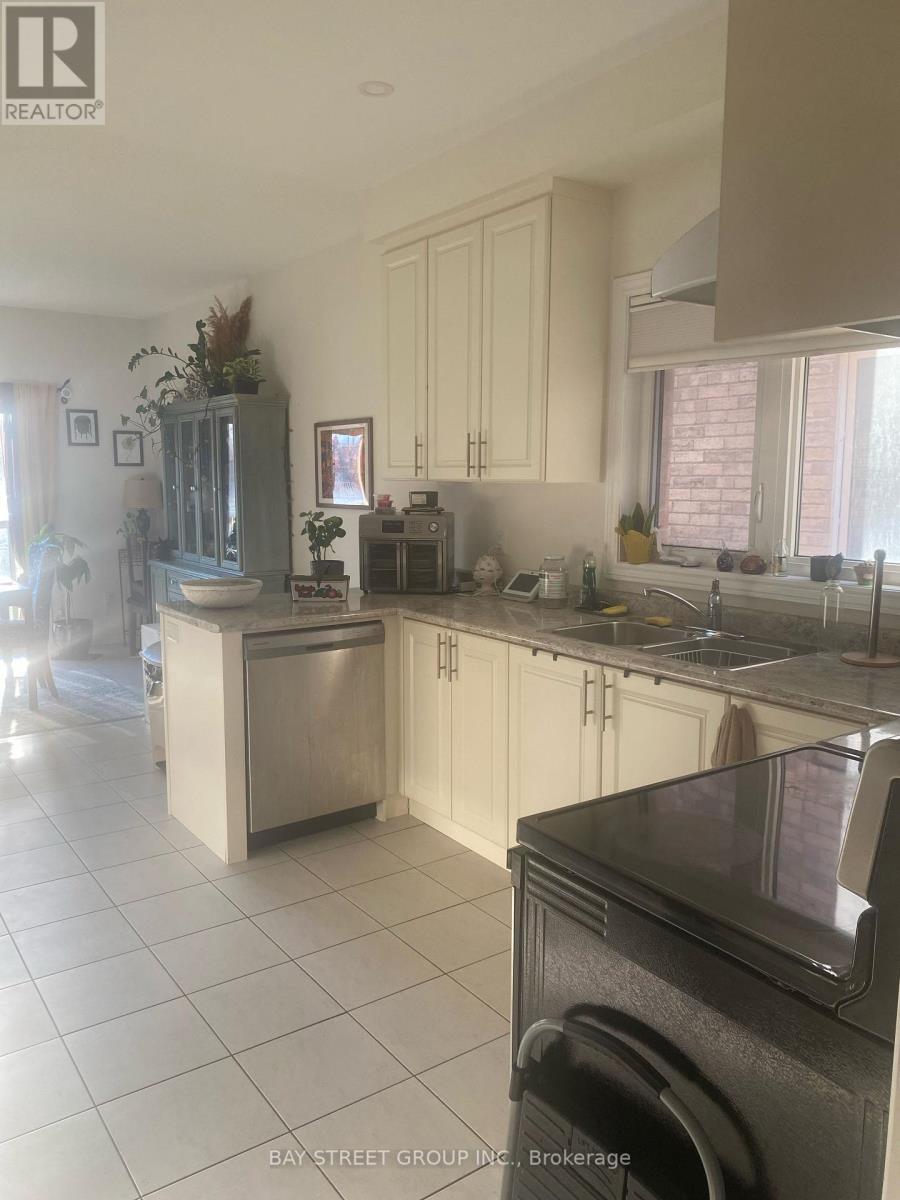27 Palace Street, Thorold, ON - Indoor Photo Showing Kitchen