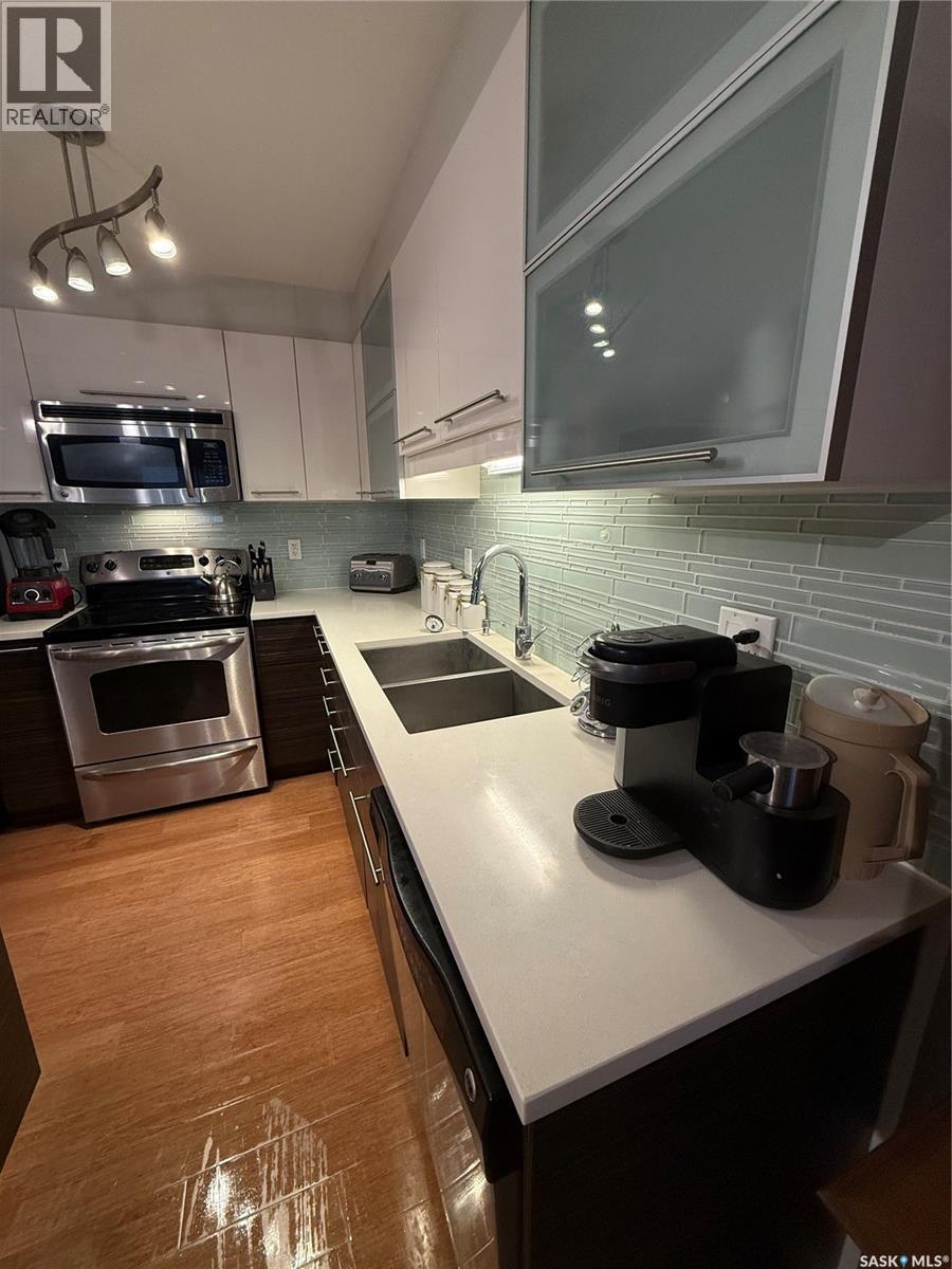 314A 415 Hunter Road, Saskatoon, SK - Indoor Photo Showing Kitchen With Double Sink