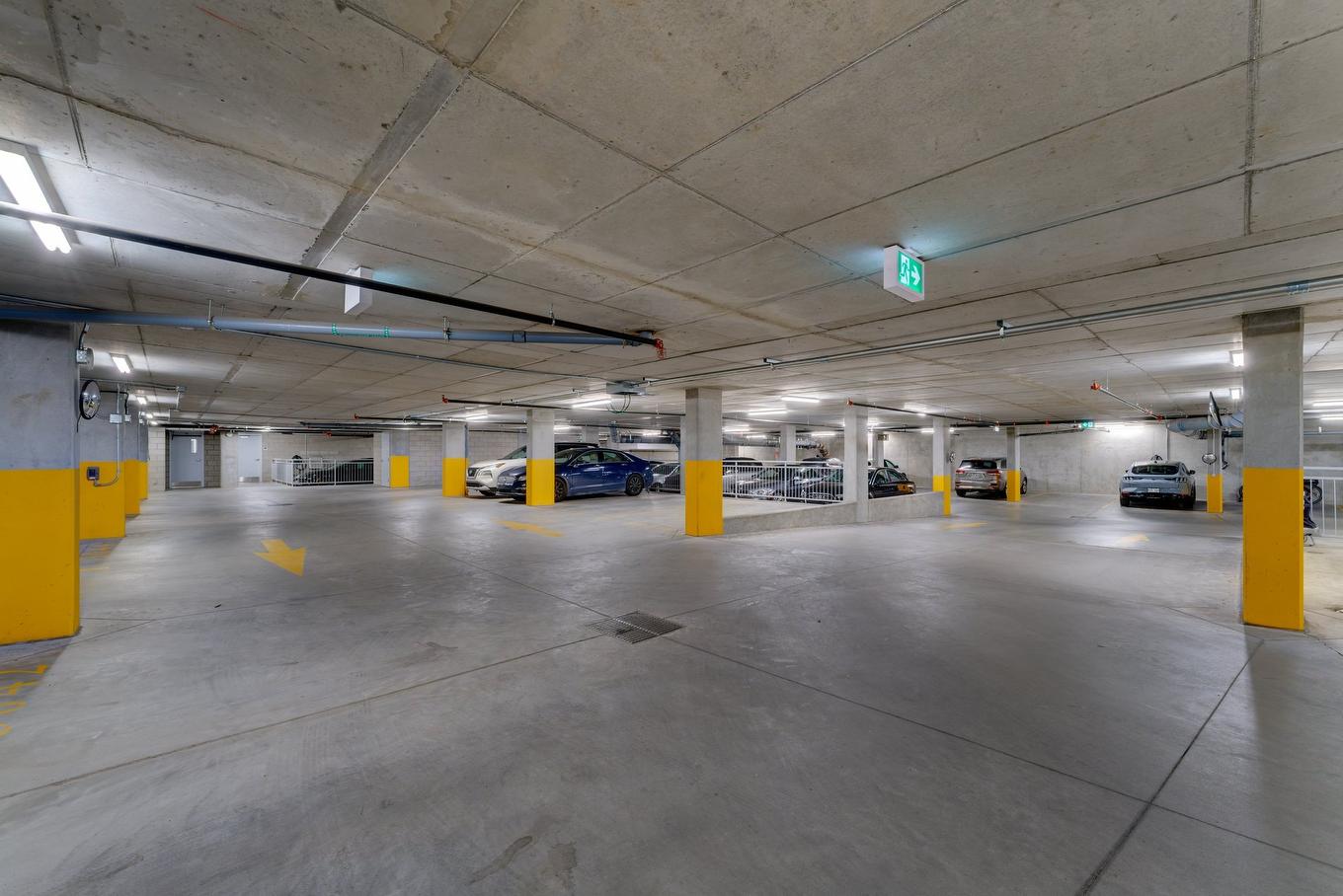 Garage - 1109-200 Rue André-Prévost, Montréal (Verdun/Île-Des-Soeurs), QC - Indoor Photo Showing Garage