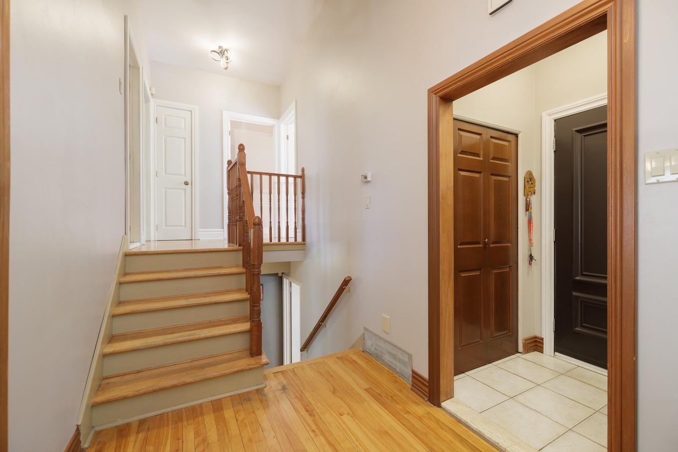 Hall d'entrée/Vestibule - 15 Rue Oslo, Dollard-Des-Ormeaux, QC - Indoor Photo Showing Other Room