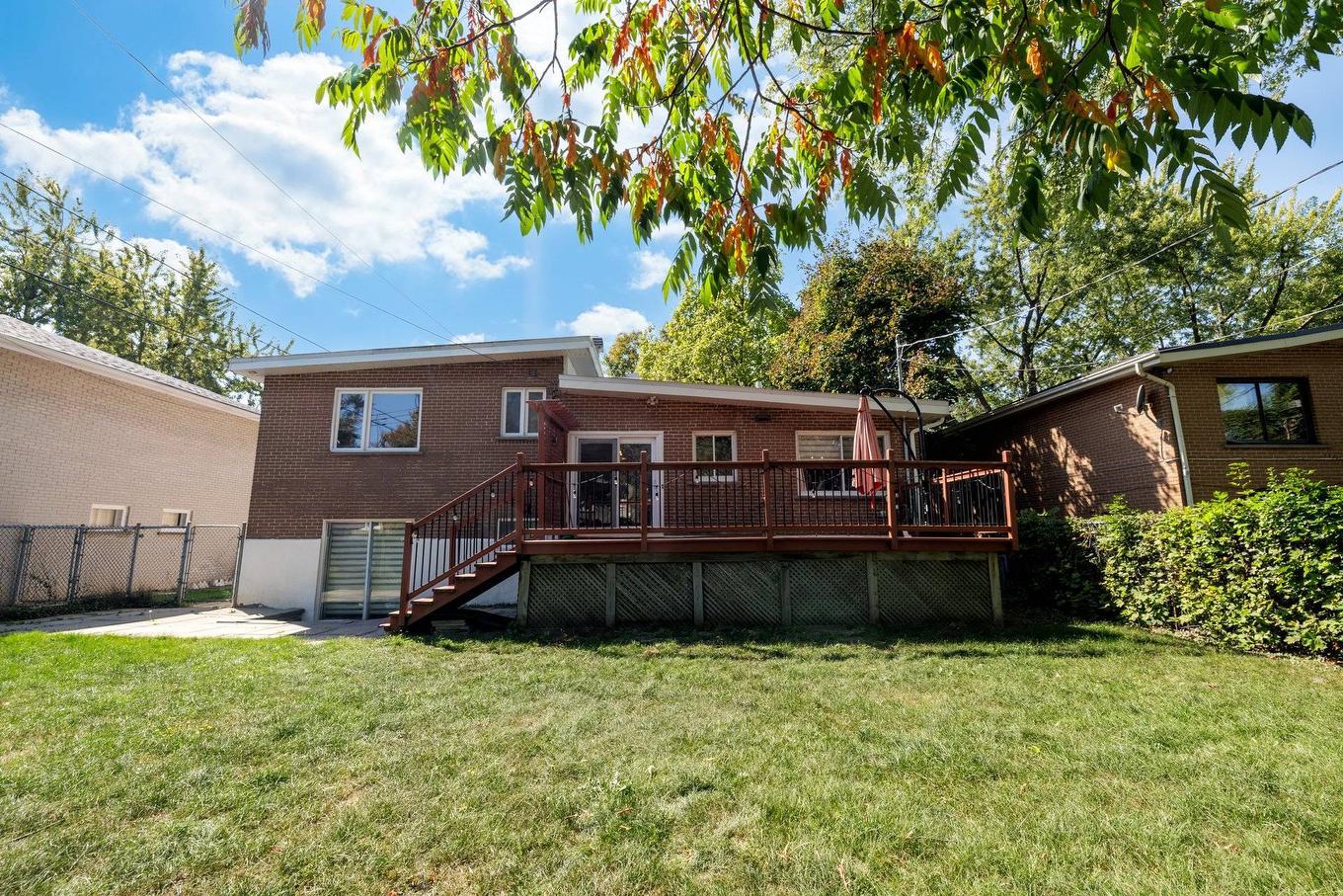 Face arrière - 15 Rue Oslo, Dollard-Des-Ormeaux, QC - Outdoor With Deck Patio Veranda