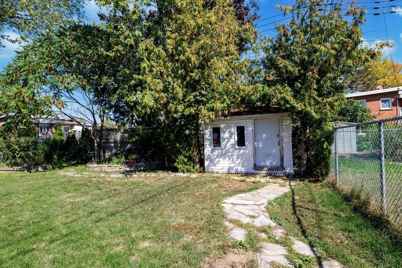 Cour - 15 Rue Oslo, Dollard-Des-Ormeaux, QC - Outdoor