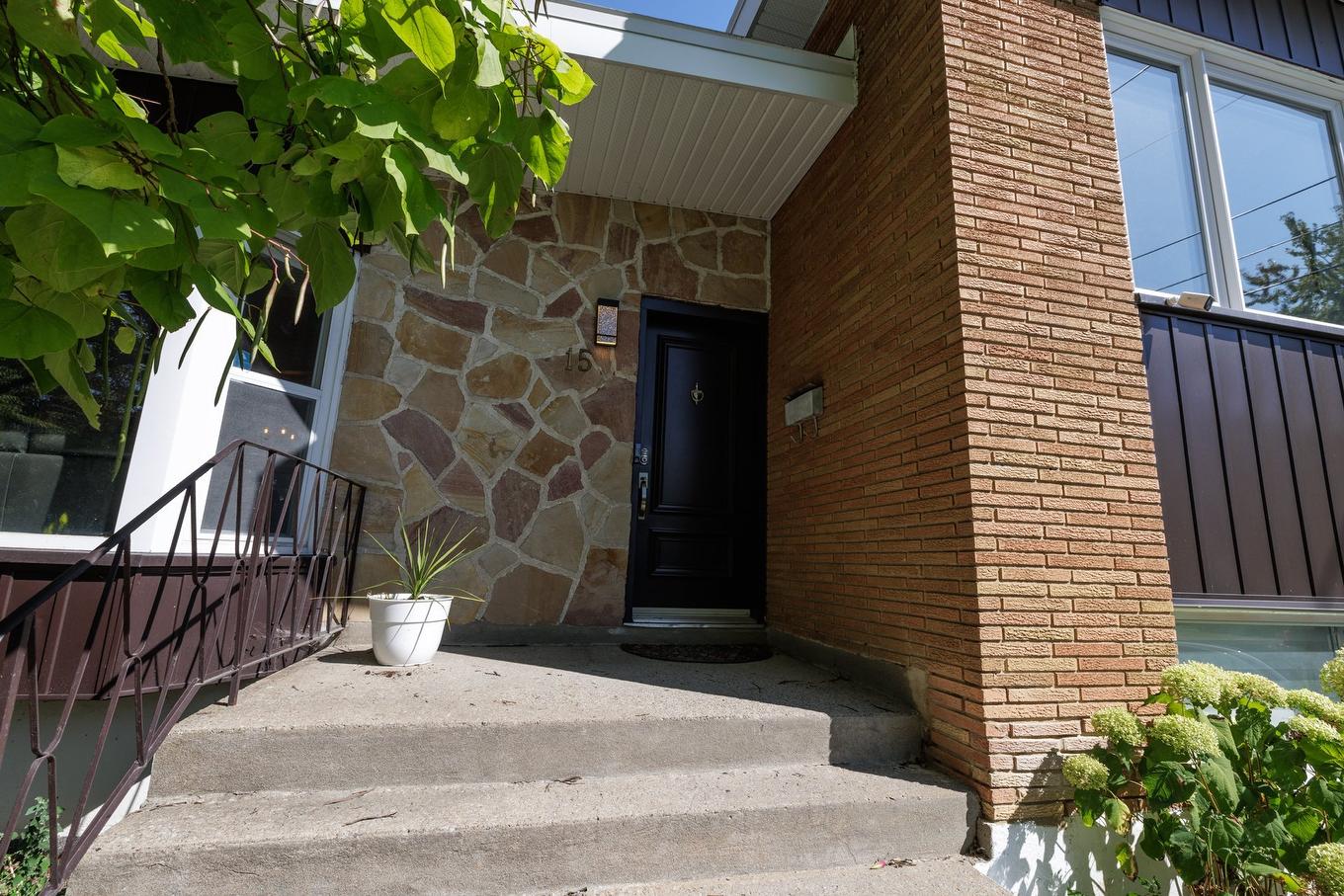 Entrée extérieure - 15 Rue Oslo, Dollard-Des-Ormeaux, QC - Outdoor