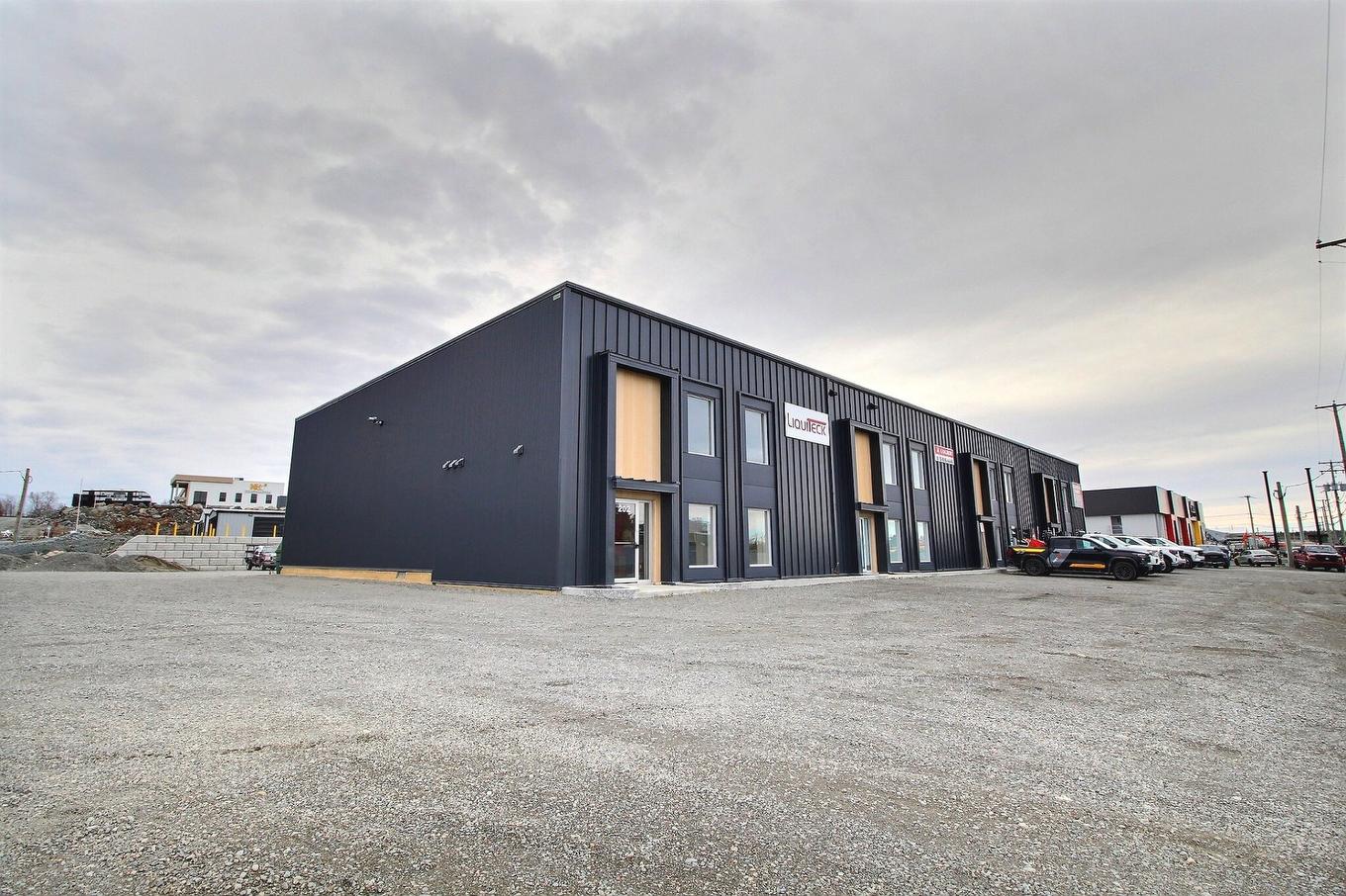 Façade - 202 Rue Georges-Dumont, Val-D'Or, QC