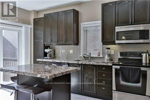 166 Chayna Crescent, Vaughan, ON - Indoor Photo Showing Kitchen With Upgraded Kitchen