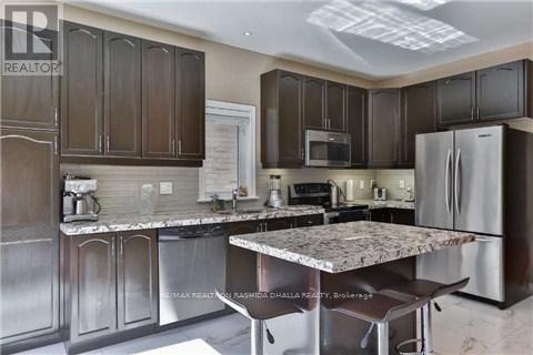 166 Chayna Crescent, Vaughan, ON - Indoor Photo Showing Kitchen With Upgraded Kitchen