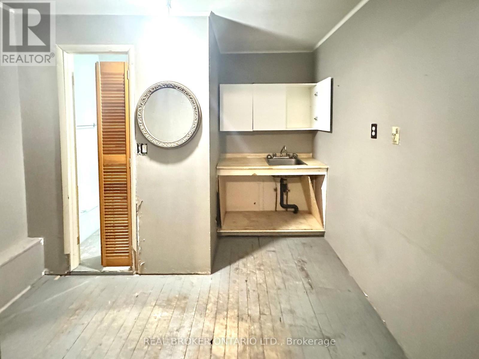 Apartment 2(bachelor) kitchen - 43 Beckwith Street, Smiths Falls, ON