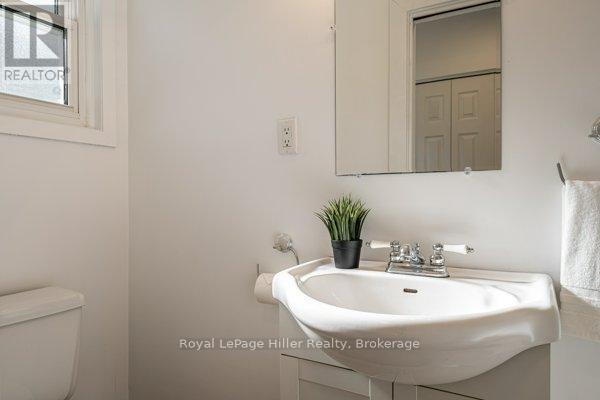335 Britannia Street, Stratford, ON - Indoor Photo Showing Bathroom