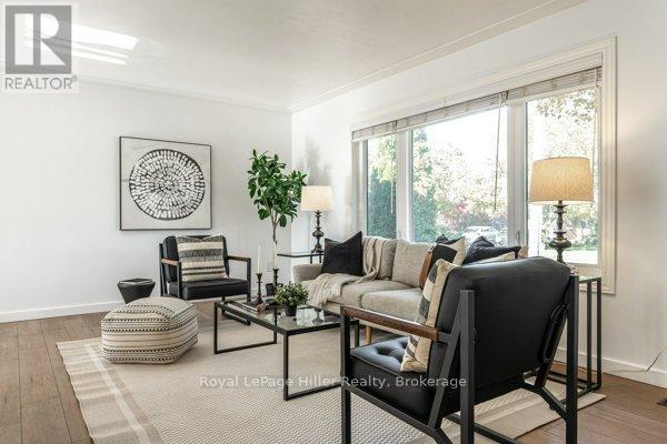 335 Britannia Street, Stratford, ON - Indoor Photo Showing Living Room