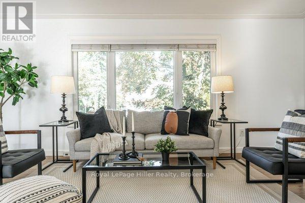 335 Britannia Street, Stratford, ON - Indoor Photo Showing Living Room