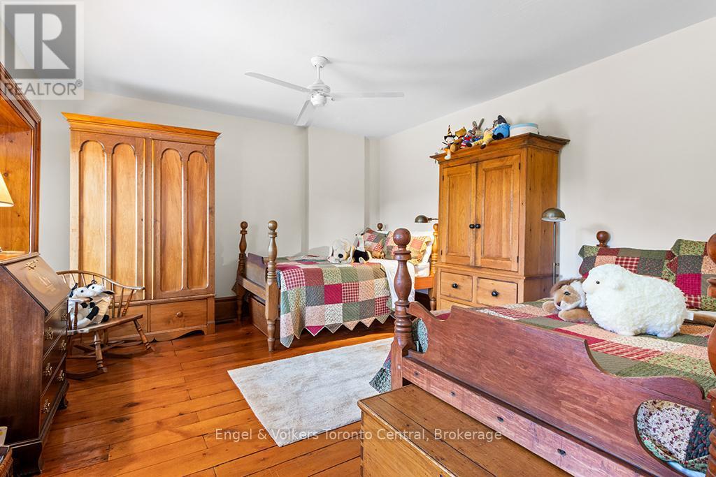 727070 Side Rd 22C Side Road W, Grey Highlands, ON - Indoor Photo Showing Bedroom