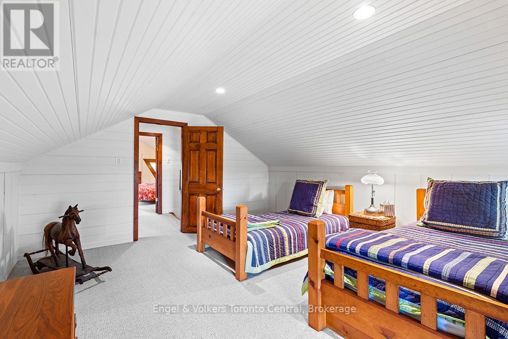 3rd Floor Bedroom - 727070 Side Rd 22C Side Road W, Grey Highlands, ON - Indoor Photo Showing Bedroom