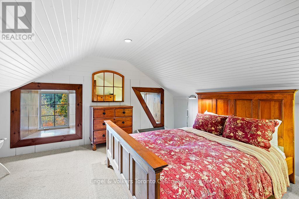 3rd Floor Bedroom - 727070 Side Rd 22C Side Road W, Grey Highlands, ON - Indoor Photo Showing Bedroom