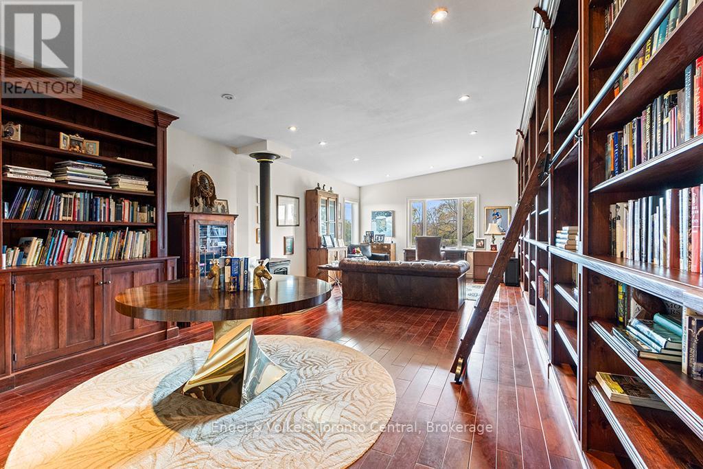 Office In Barn - 727070 Side Rd 22C Side Road W, Grey Highlands, ON - Indoor