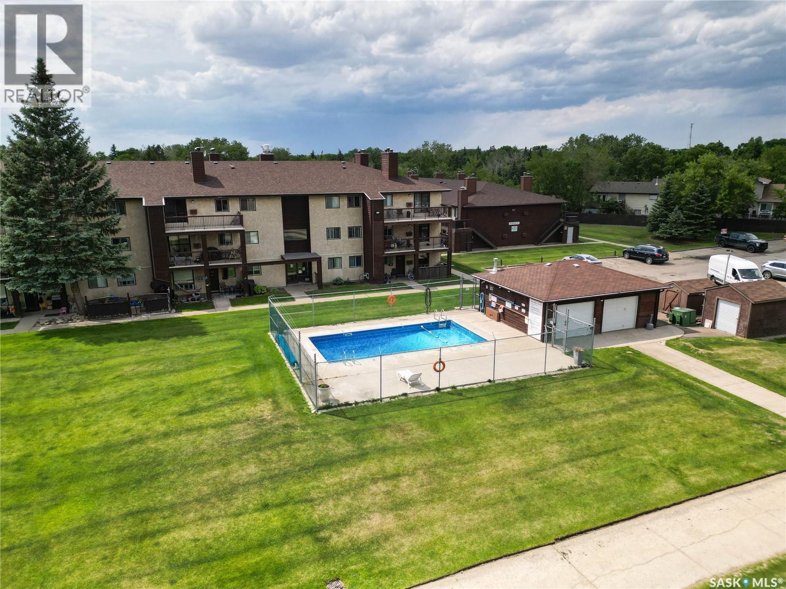 303 51 Rodenbush Drive, Regina, SK - Outdoor With In Ground Pool