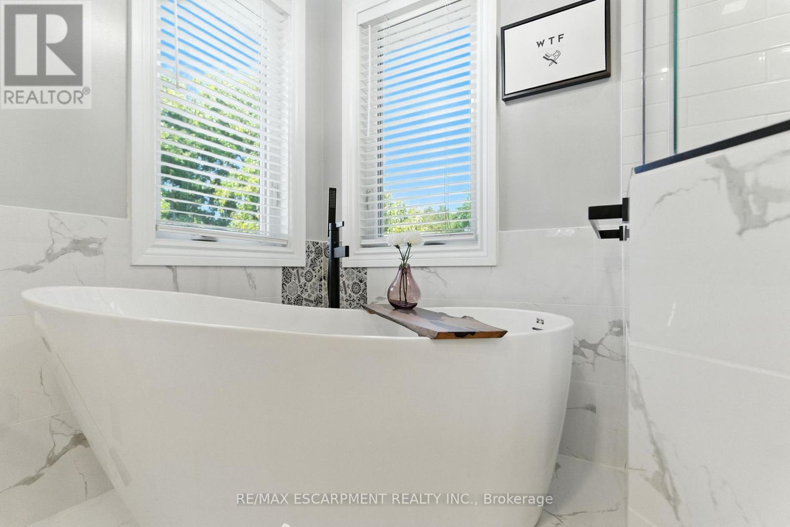36 Pinecreek Road, Hamilton, ON - Indoor Photo Showing Bathroom