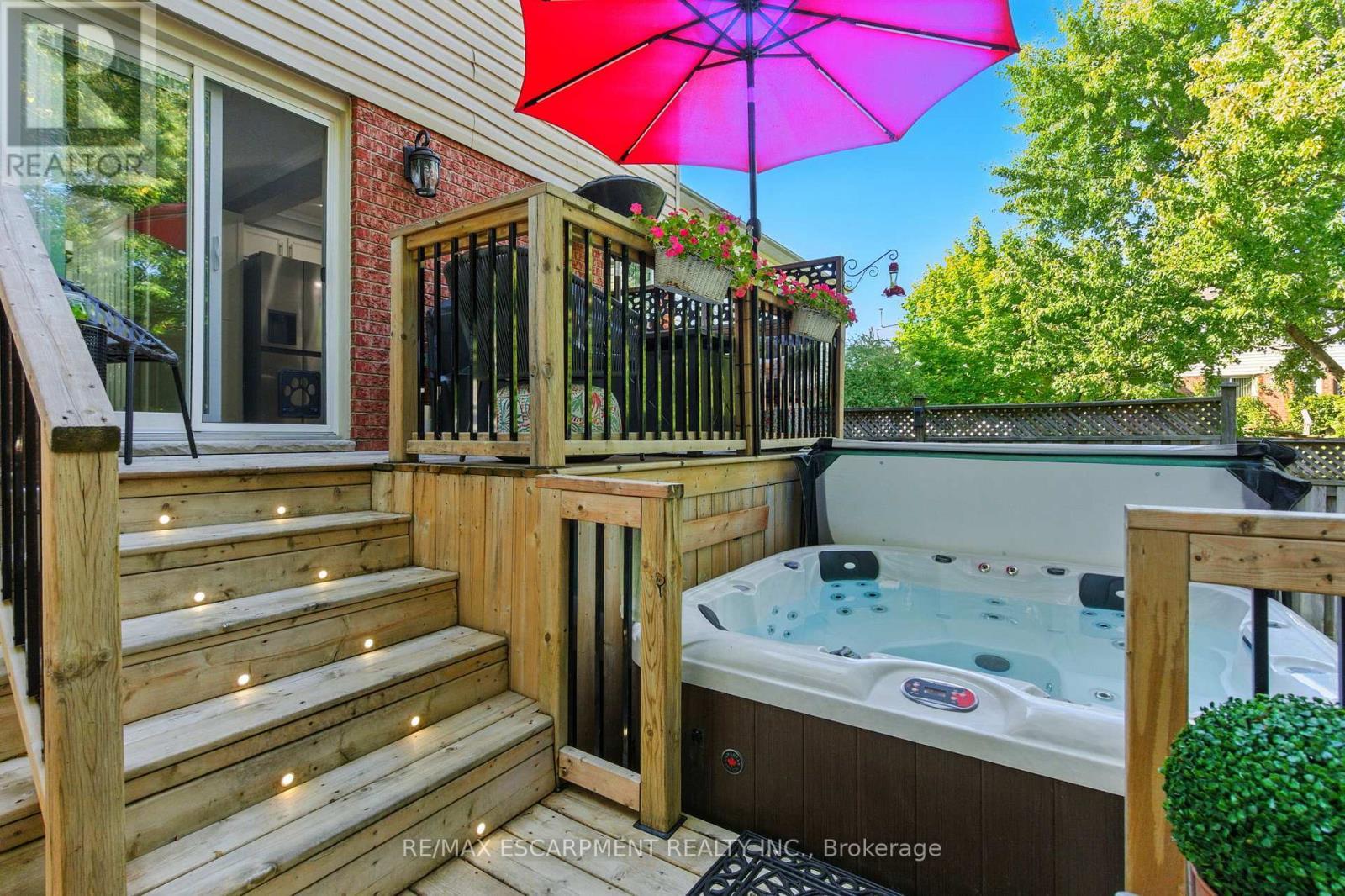 36 Pinecreek Road, Hamilton, ON - Outdoor With Deck Patio Veranda