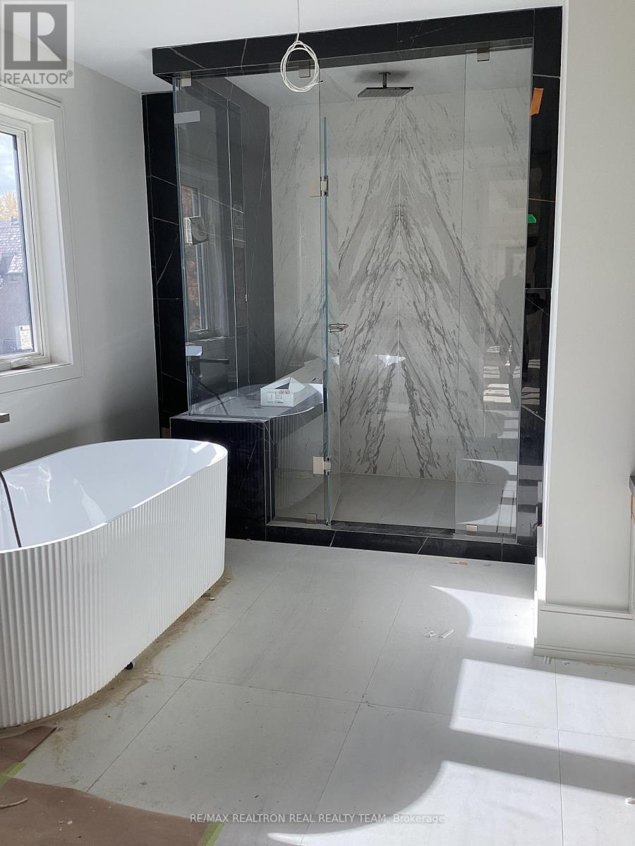 2 Palomino Crescent, Toronto, ON - Indoor Photo Showing Bathroom