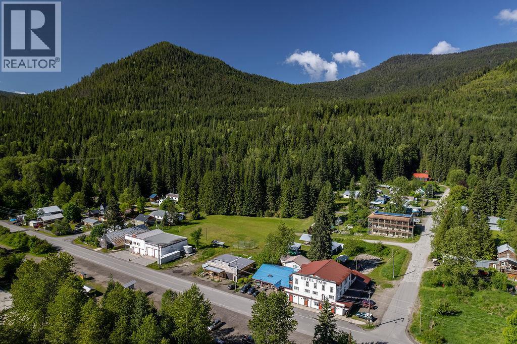 7114 1St Avenue, Ymir, BC