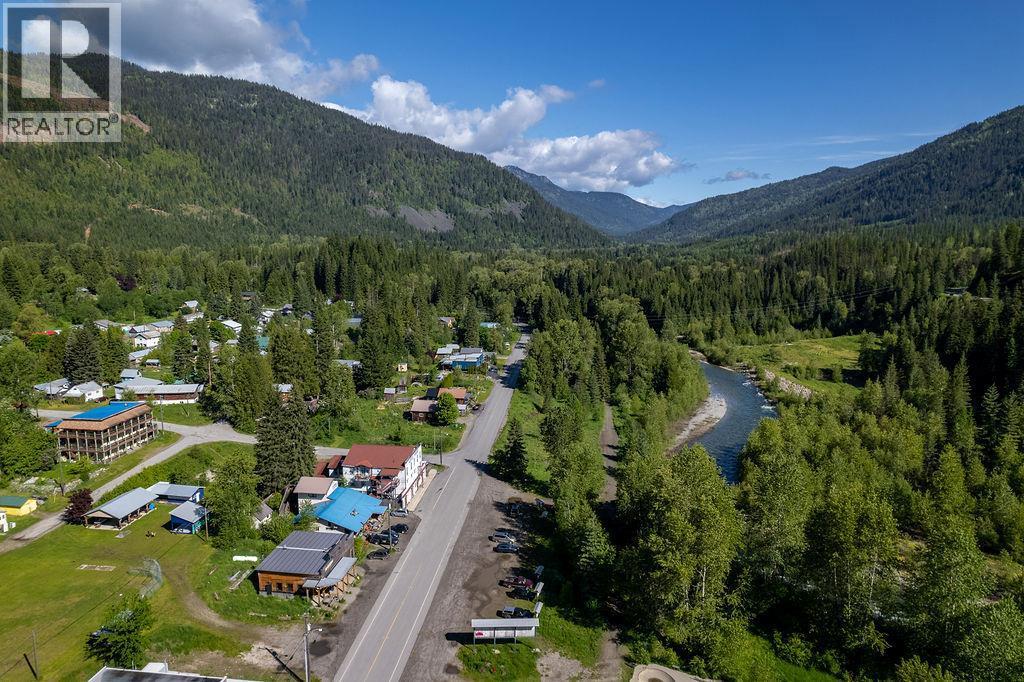 7114 1St Avenue, Ymir, BC