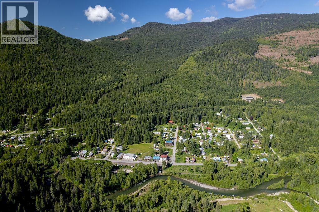 7114 1St Avenue, Ymir, BC