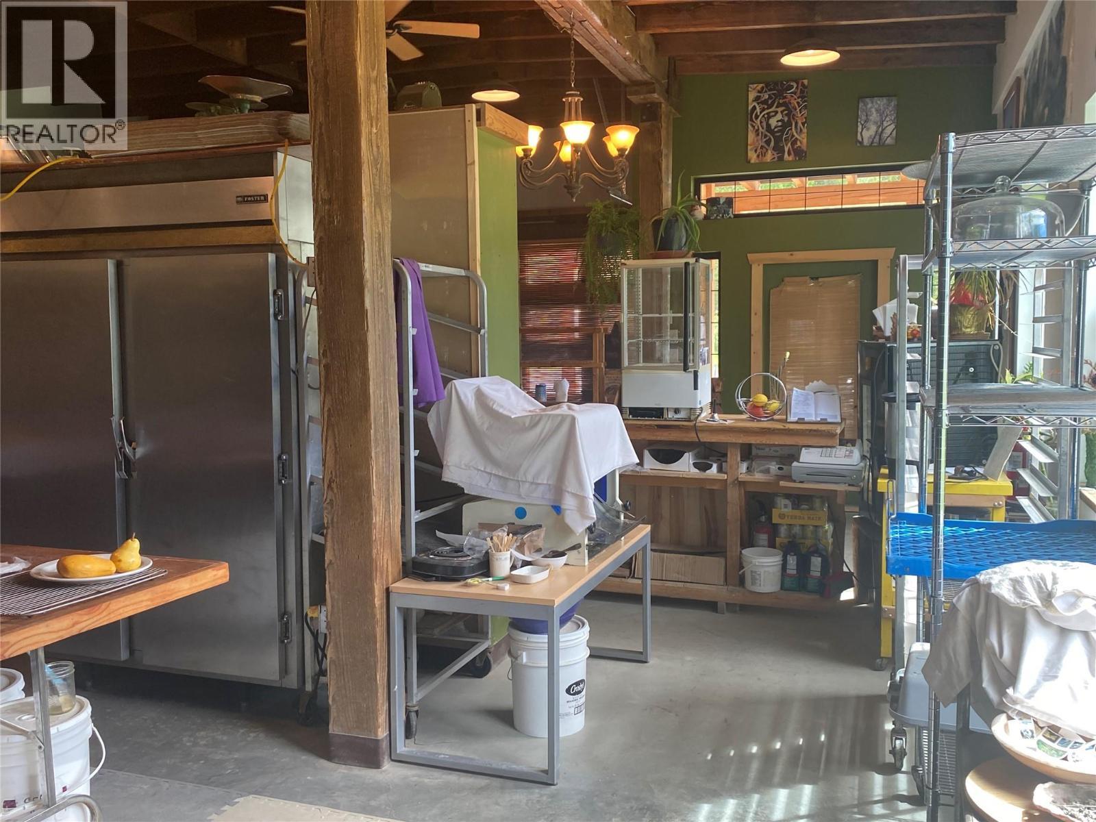 7114 1St Avenue, Ymir, BC