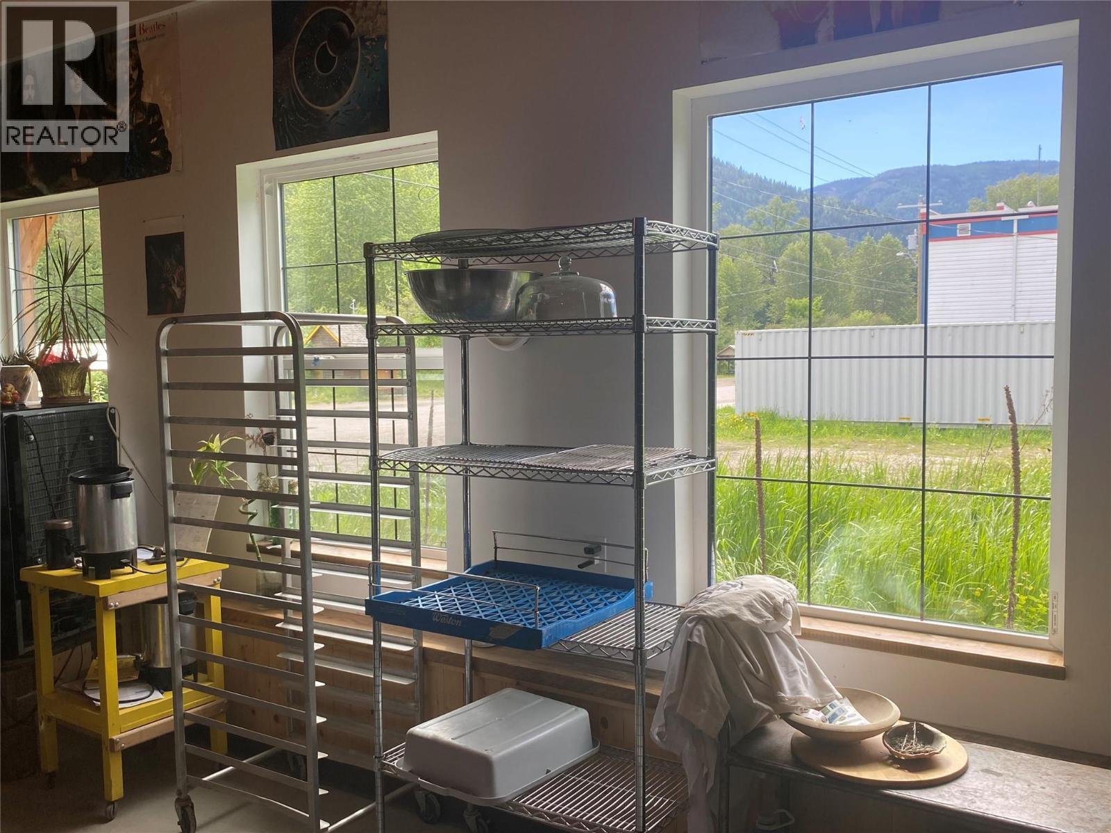 7114 1St Avenue, Ymir, BC