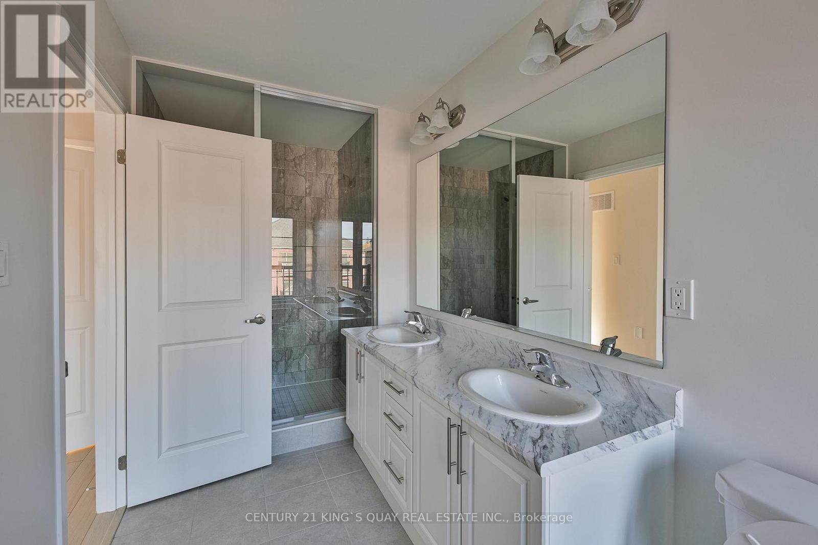35 Floyd Ford Way, Markham, ON - Indoor Photo Showing Bathroom