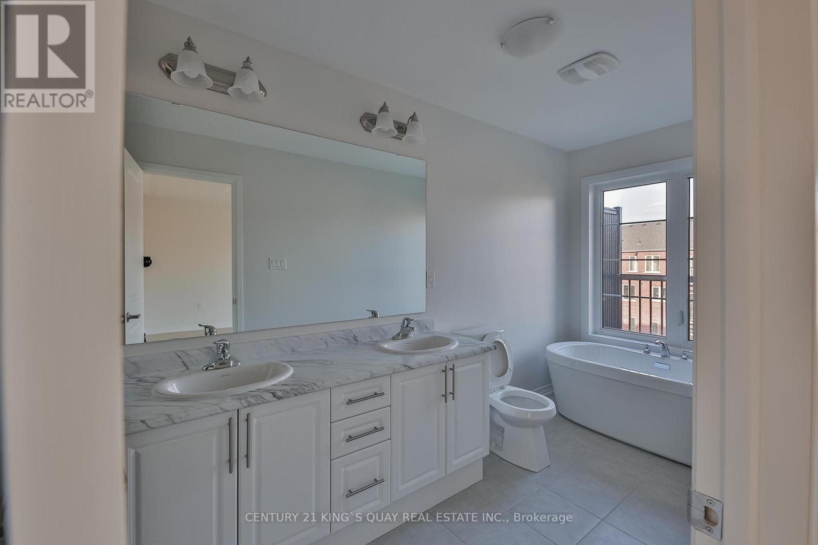 35 Floyd Ford Way, Markham, ON - Indoor Photo Showing Bathroom