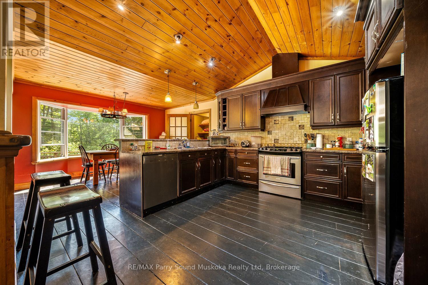 246 High Street, Georgian Bay (Freeman), ON - Indoor Photo Showing Kitchen
